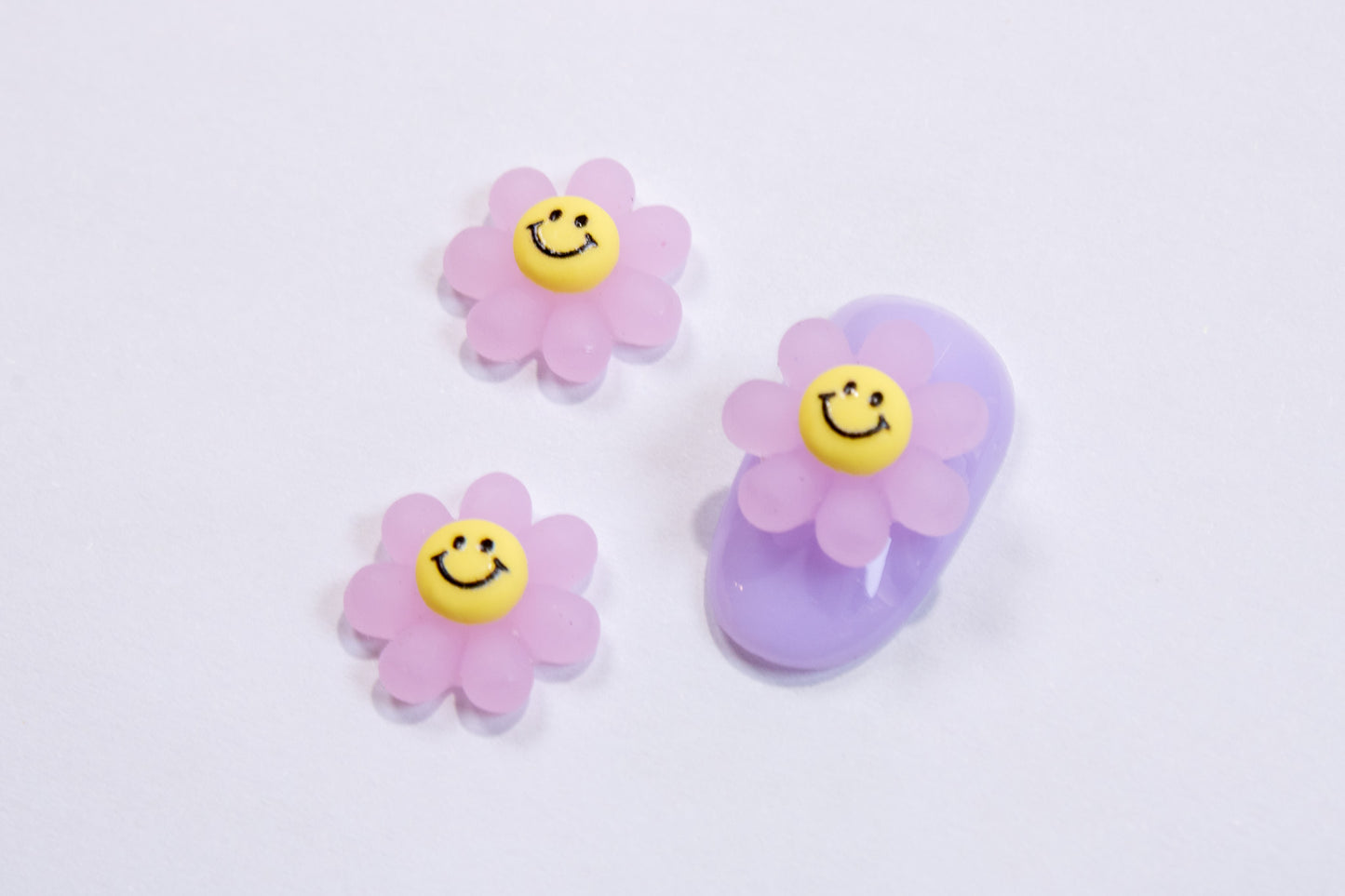 Smiley Flower Nail Charms (2pc)