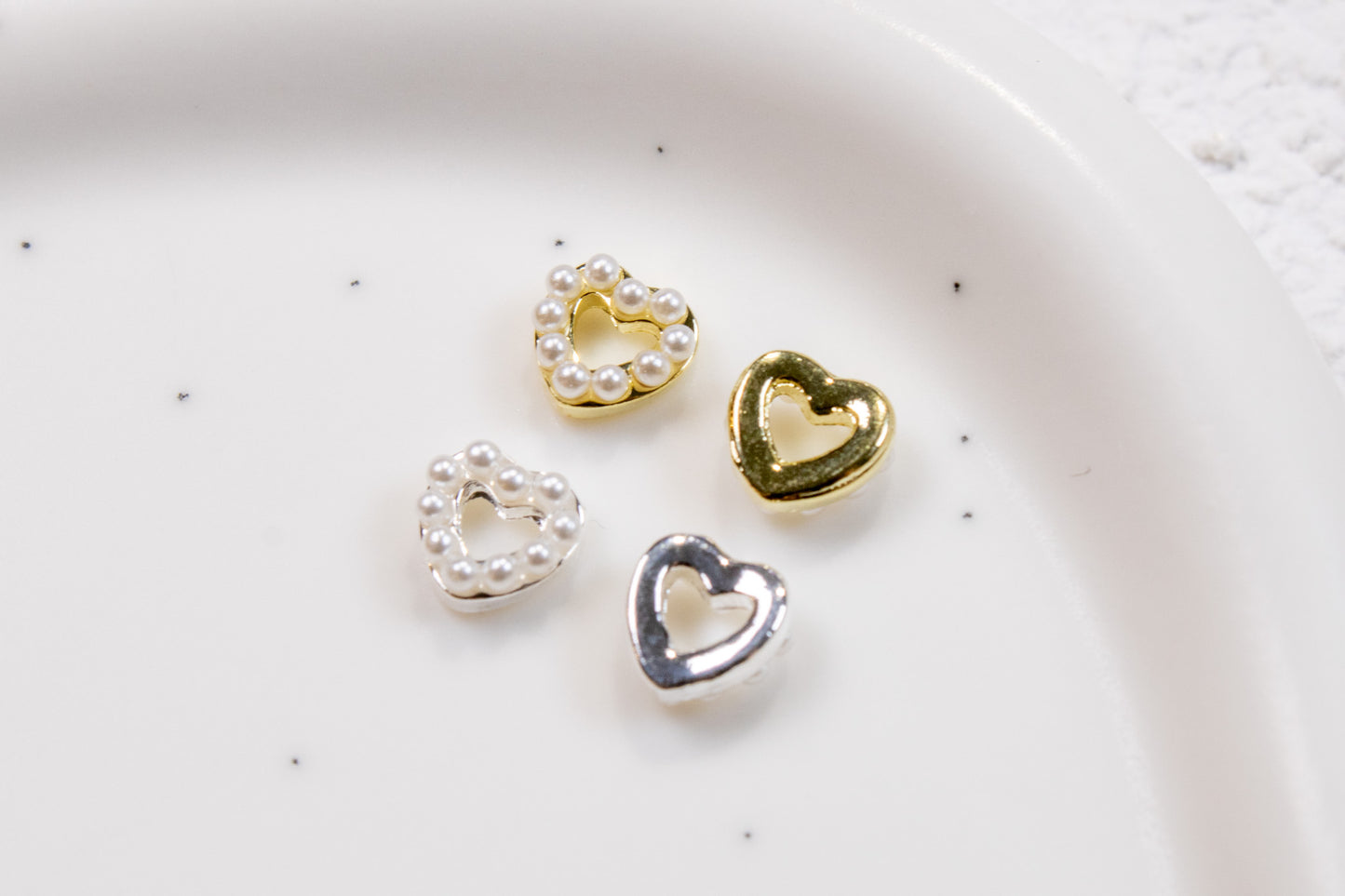 Pearly Heart Nail Charms (5pc)