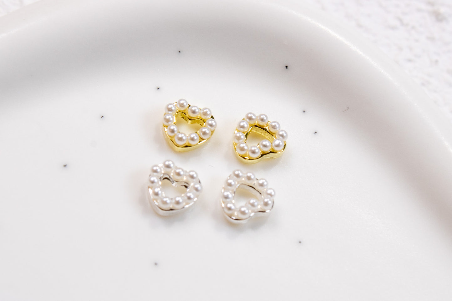 Pearly Heart Nail Charms (5pc)