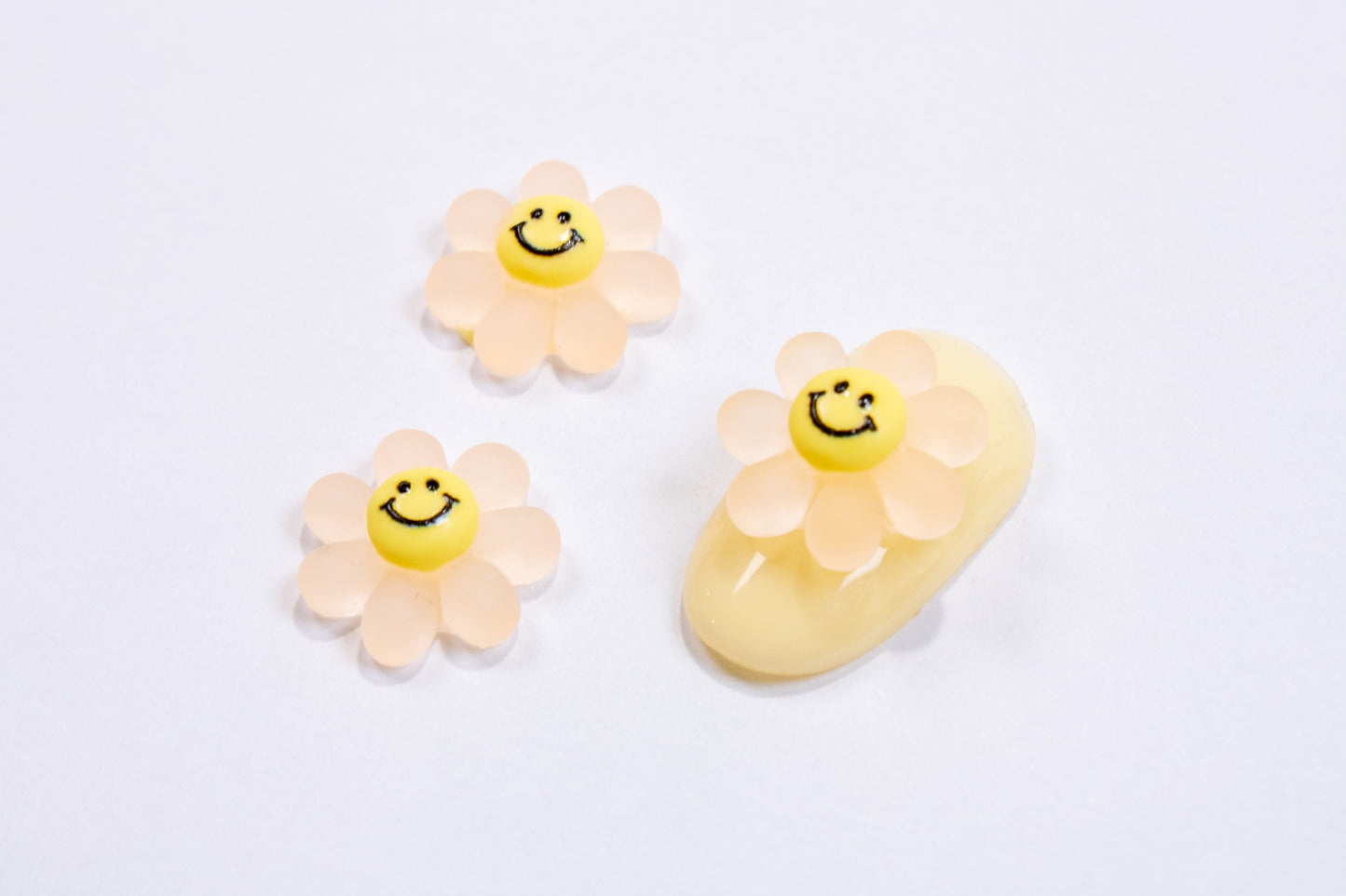 Smiley Flower Nail Charms (2pc)