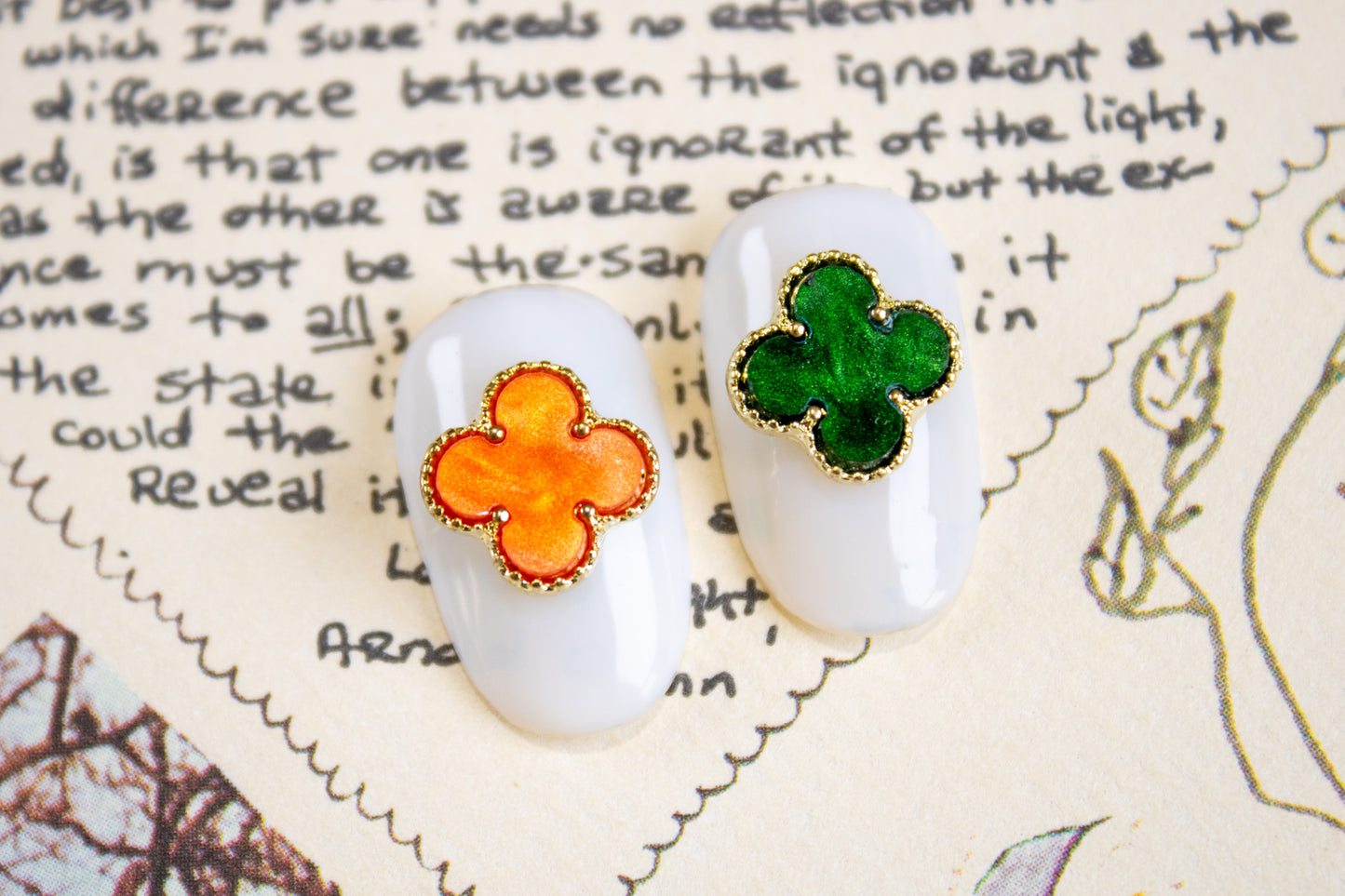 Clover Nail Charms (2pc)